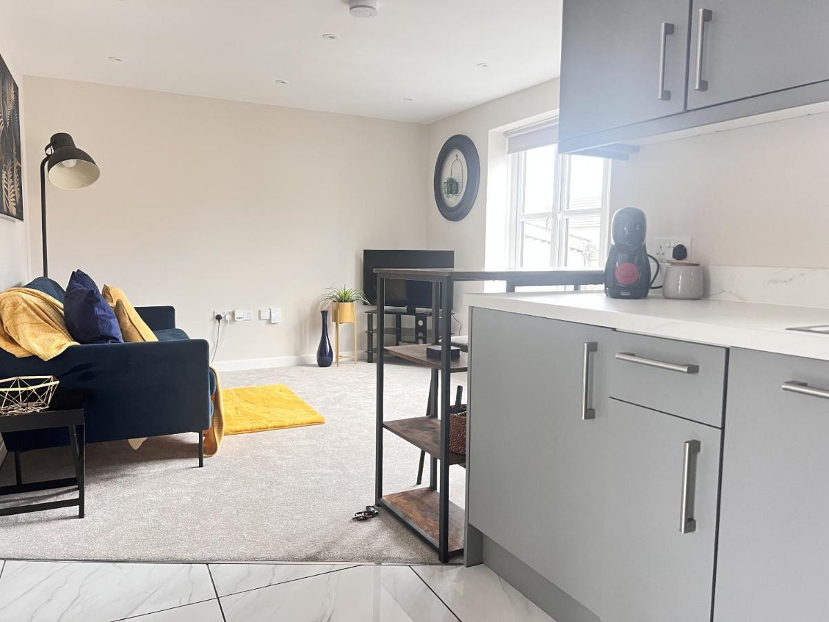 Brand New 1 Bed Apartment, 5Min Walk To Racing & Main Strip, With Electric Parking Bay & Terrace Long Stay Work Contractor Leisure - Citrine Newmarket  Exterior photo